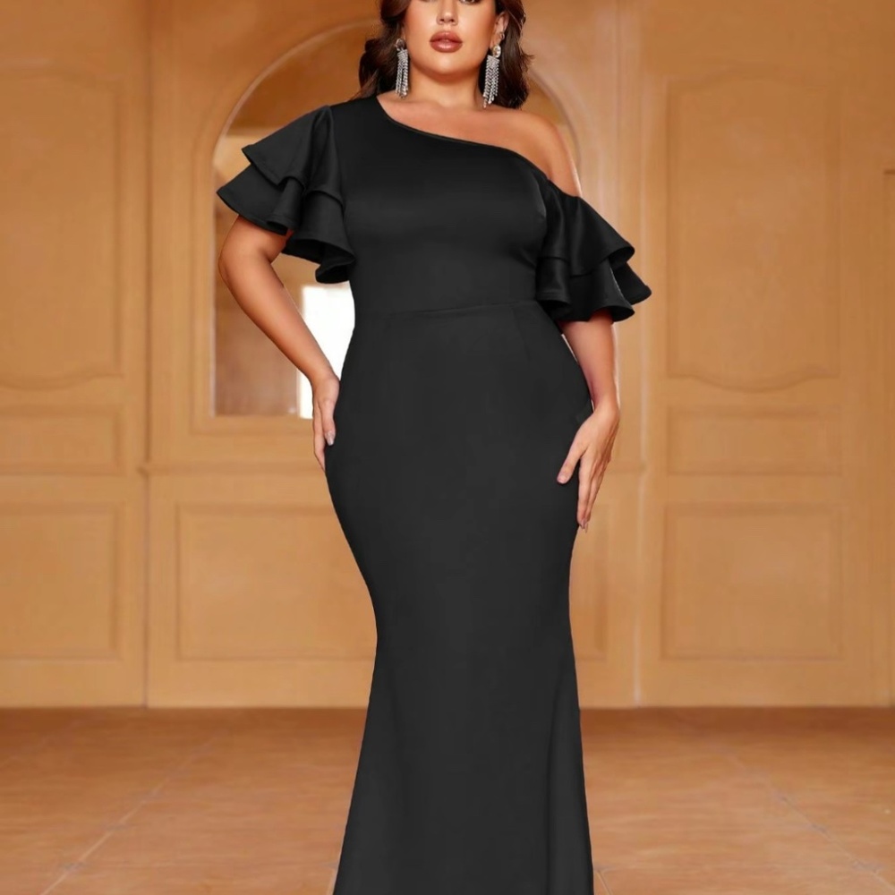 ***NEW**** Off the shoulder on one side black formal gown